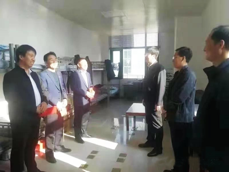 工業(yè)園區(qū)管委會、泓源公司慰問園區(qū)機關(guān)保安門衛(wèi)等一線人員(圖2)